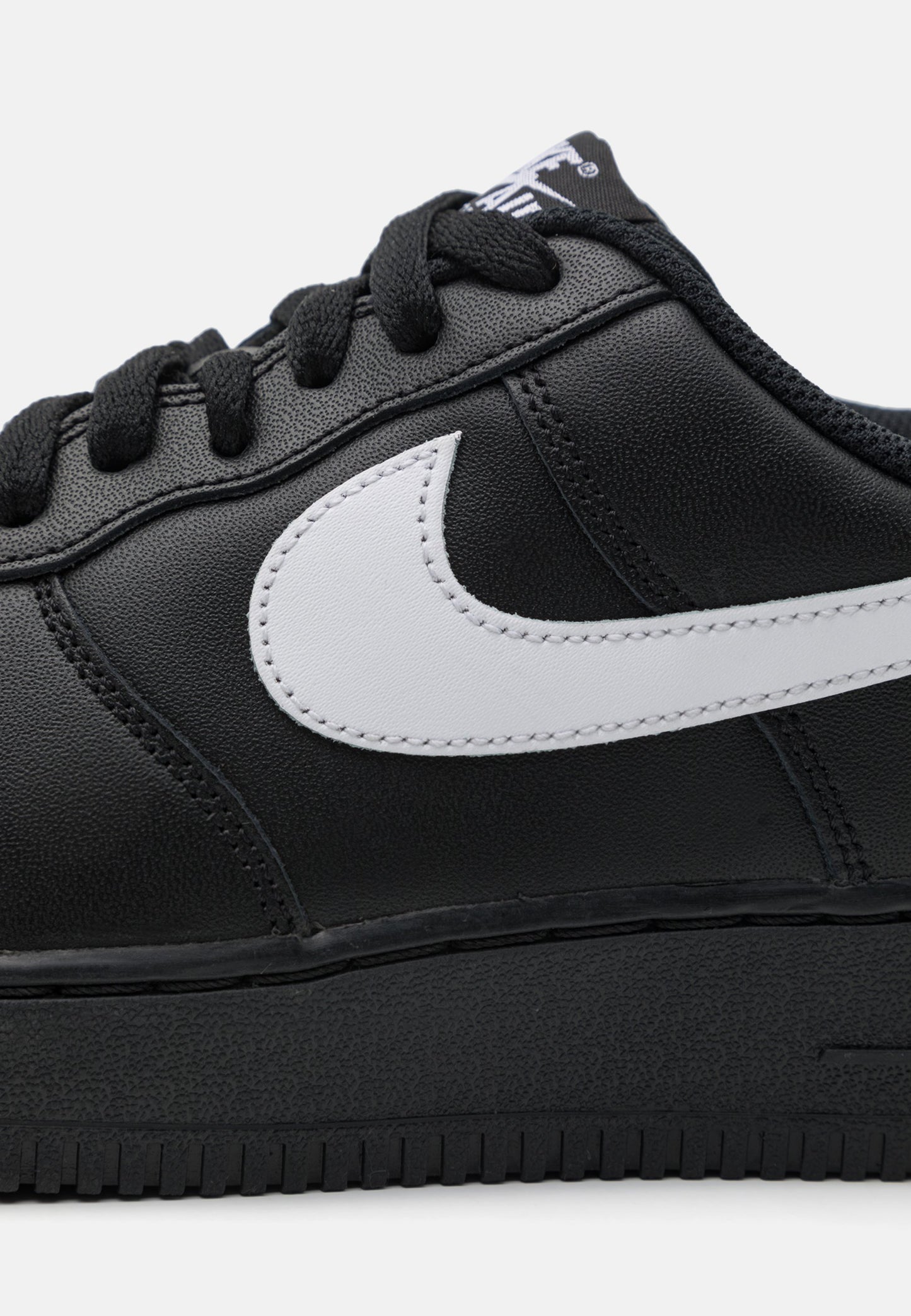 Nike Air Force 1 '07 Black White Leather Trainers - Iconic Comfort