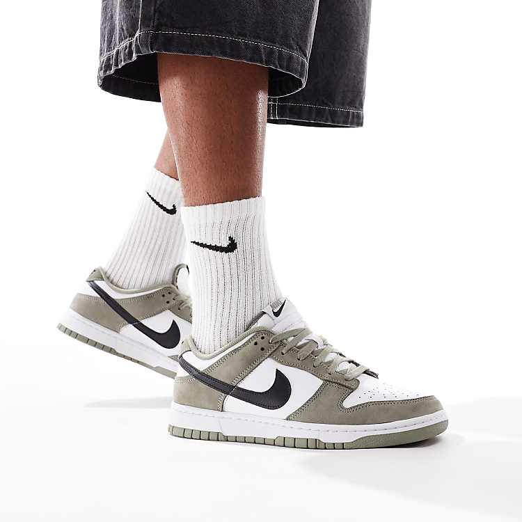 https://images.asos-media.com/products/nike-dunk-low-retro-unisex-trainers-in-green/208080826-1-green?$n_750w$&wid=750&hei=750&fit=crop