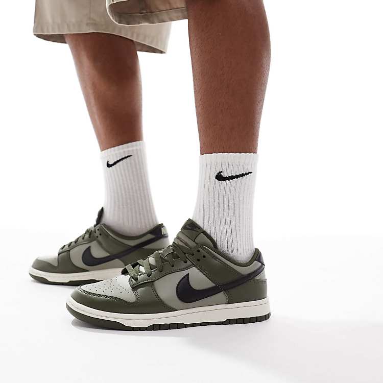 https://images.asos-media.com/products/nike-dunk-low-retro-trainers-in-green/208081278-1-green?$n_750w$&wid=750&hei=750&fit=crop