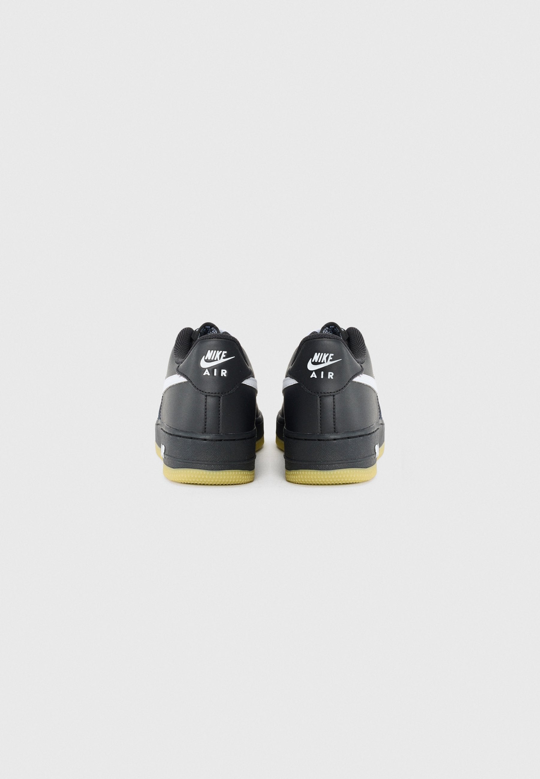 Classic Nike Air Force 1 Unisex Trainers: Iconic Black and White Styling