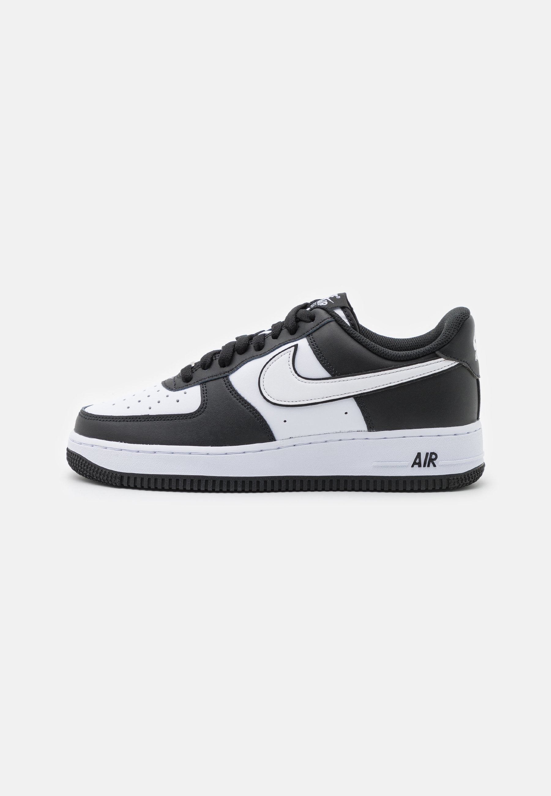 Nike Air Force 1 '07 Classic Leather Trainers Black/White Comfort Style