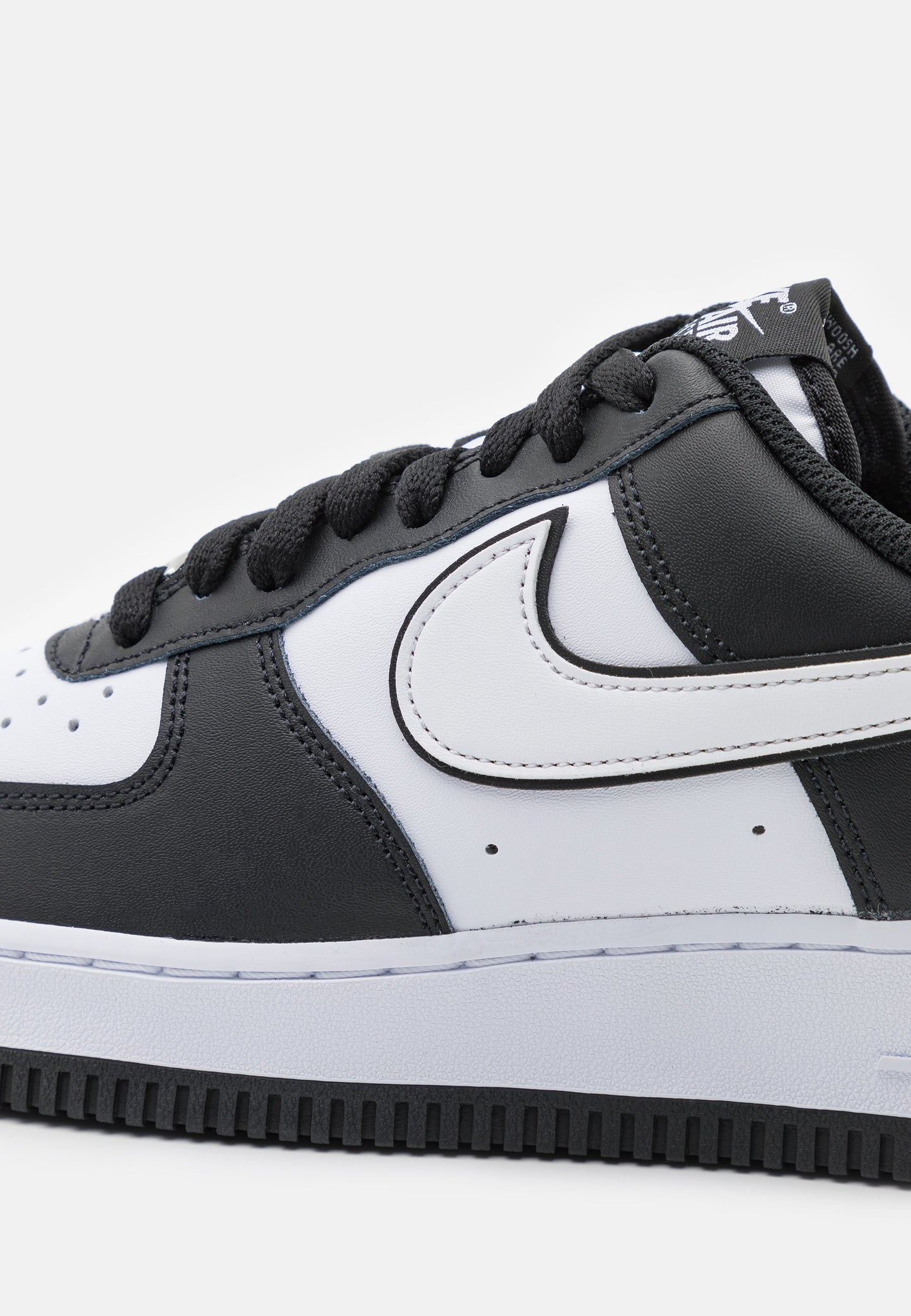 Nike Air Force 1 '07 Classic Leather Trainers Black/White Comfort Style